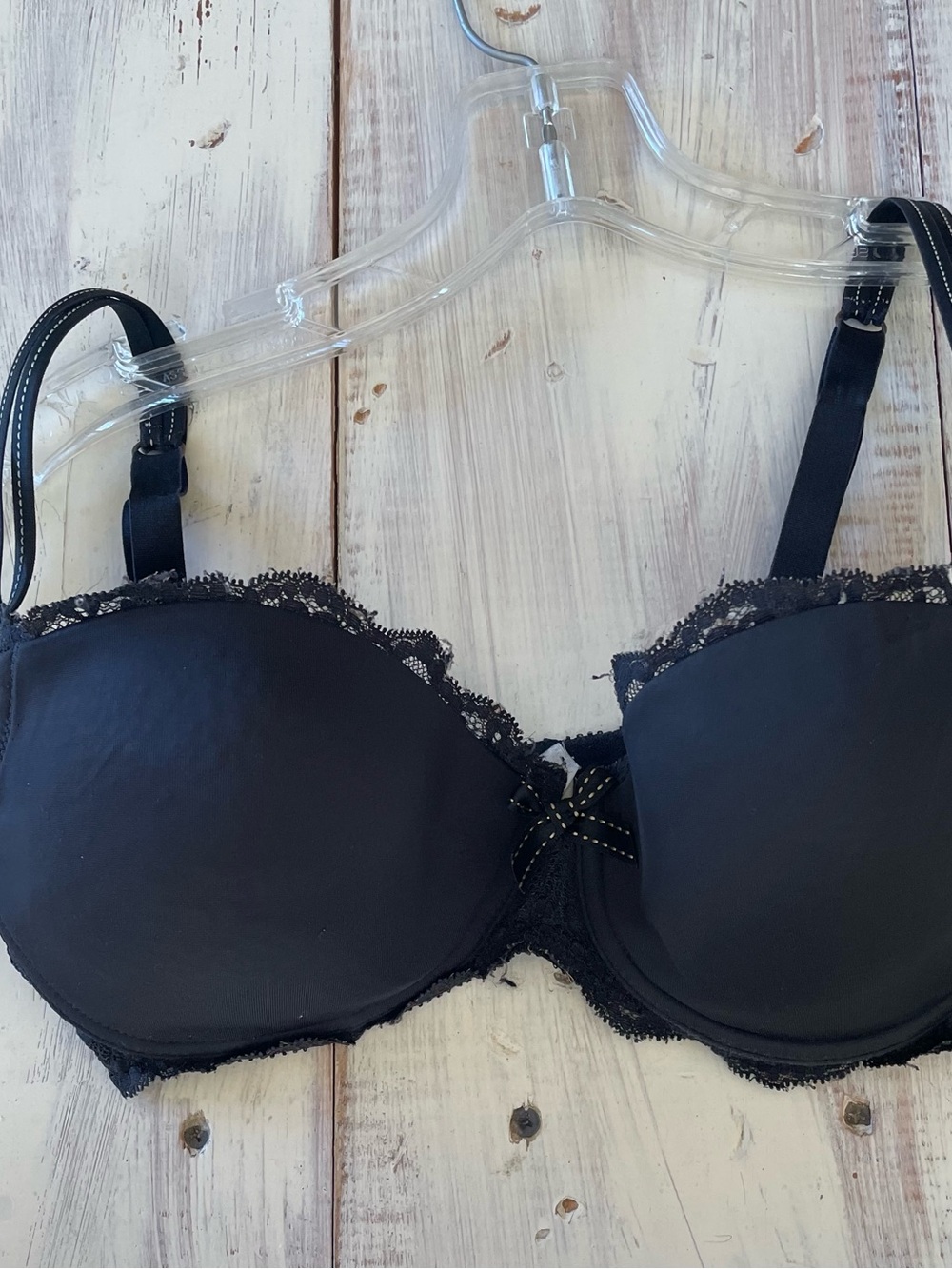 Chantelle Black Lace-Trim Molded T-Shirt Bra